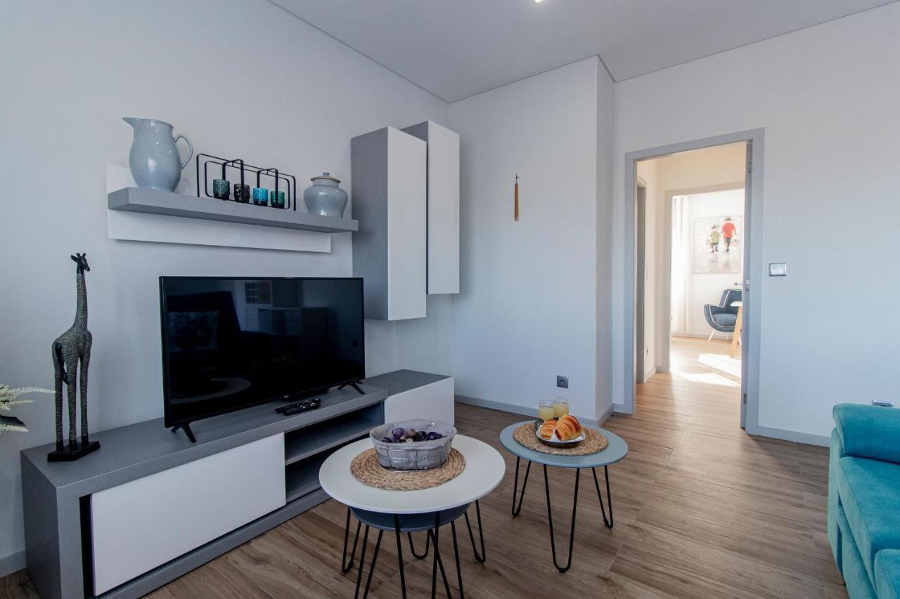 Downtown 1Br Apartment W/ Balcony By Lovelystay Porto Exterior photo