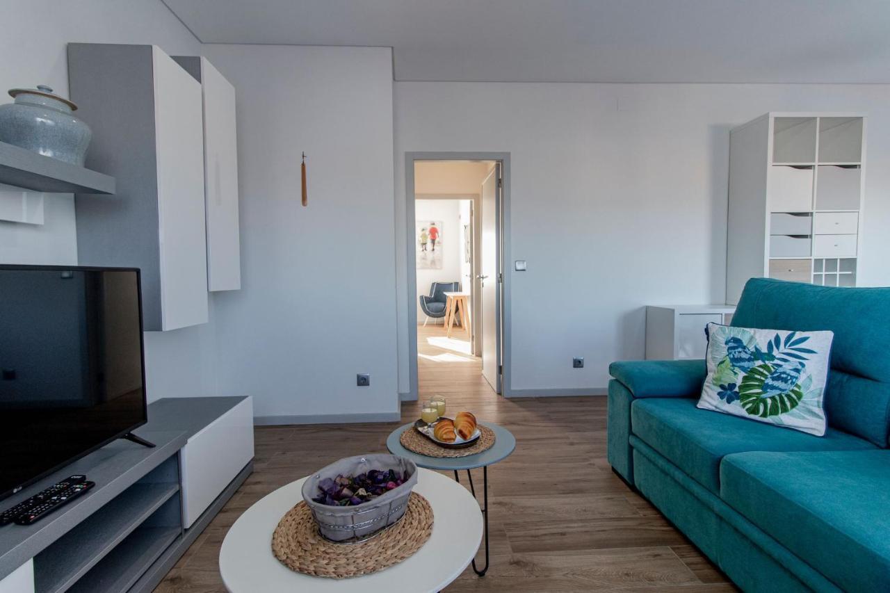 Downtown 1Br Apartment W/ Balcony By Lovelystay Porto Exterior photo