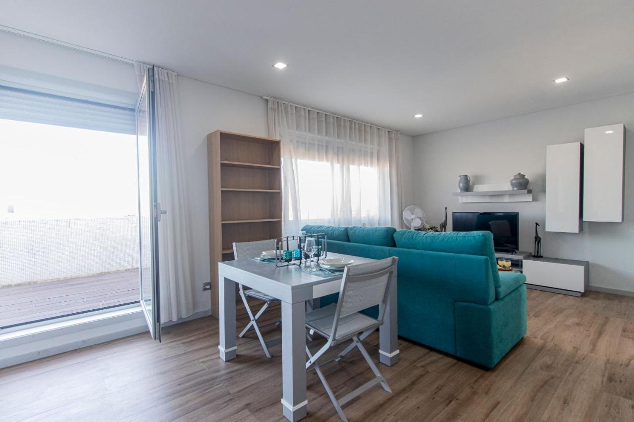 Downtown 1Br Apartment W/ Balcony By Lovelystay Porto Exterior photo