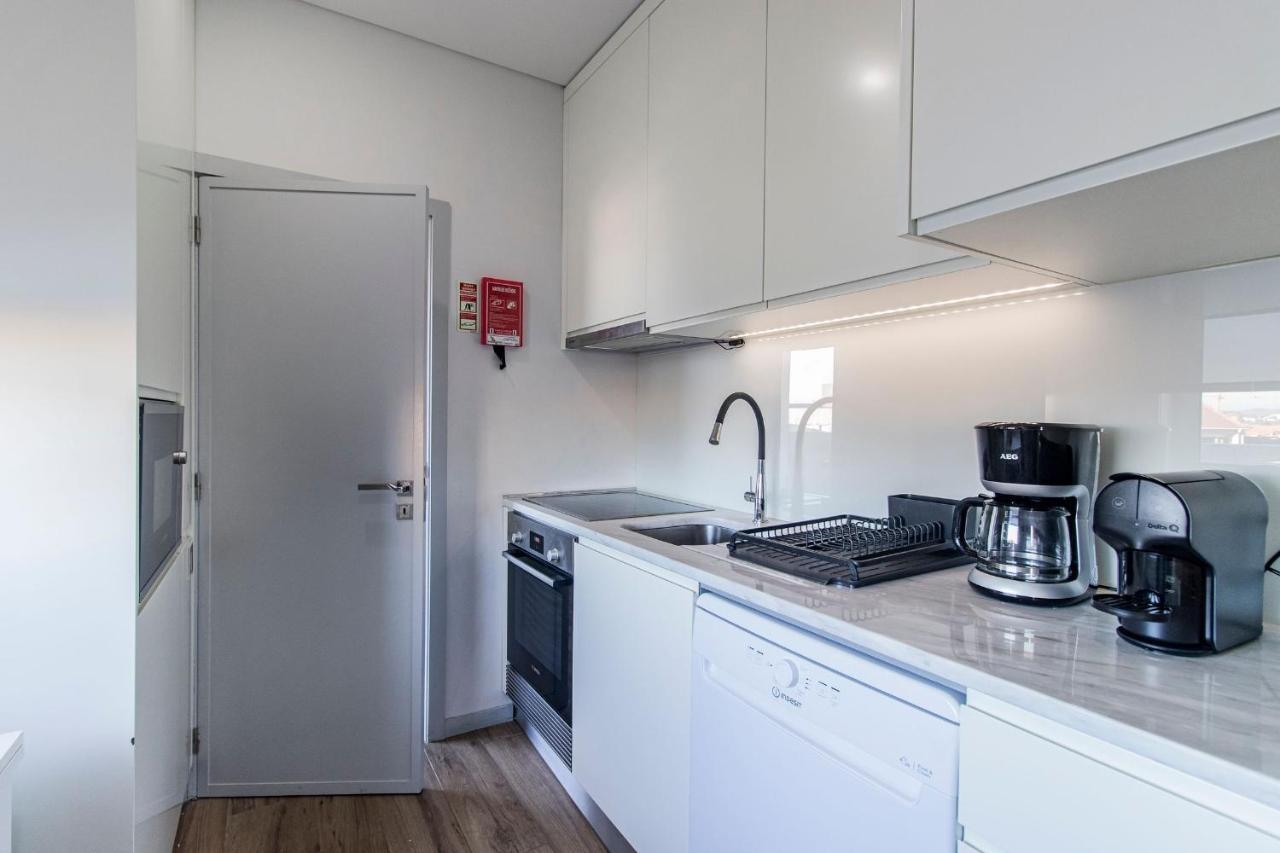 Downtown 1Br Apartment W/ Balcony By Lovelystay Porto Exterior photo